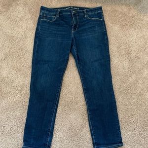 Woman’s American Eagle Straight Jeans Size 16